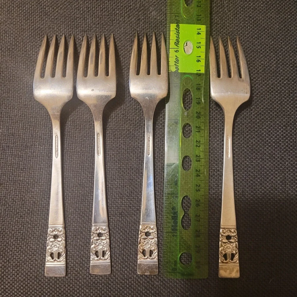 Oneida Coronation 1936 Silverplate 4 Salad Forks 6-3/4 Inches‎